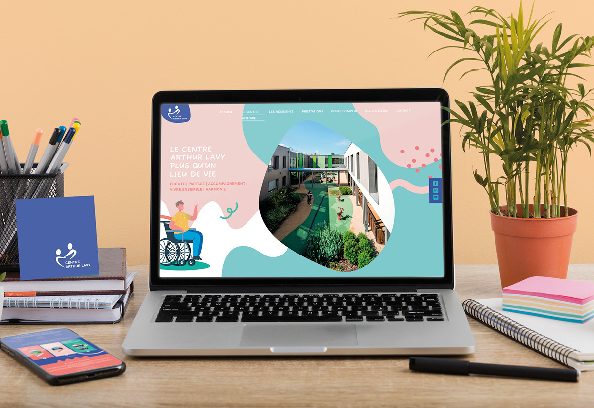Site aux formes organiques dans des tons doux et chaleureux.